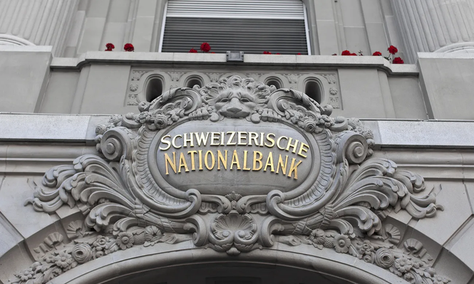 Fachada del Banco Nacional Suizo.