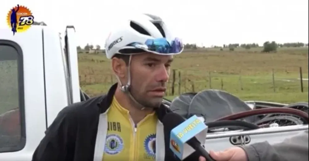 Pablo Anchieri tras la caída en la etapa cuatro de La Vuelta Ciclista 2023