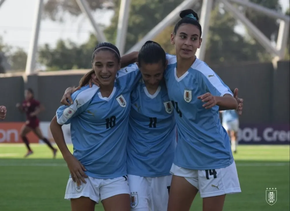 El festejo de Pilar González, Belén Aquino y Nikol Laurnaga
