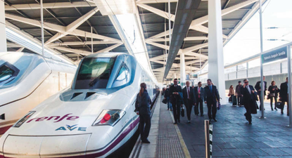 Demoras en los trenes de alta velocidad de Madrid a Sevilla.