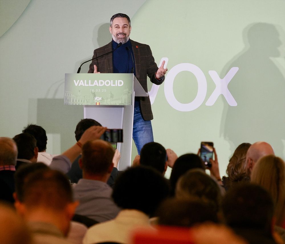 EuropaPress_6584570_santiago_abascal_comida_junto_simpatizantes_vox_hotel_lasa_sport_valladolid.jpg