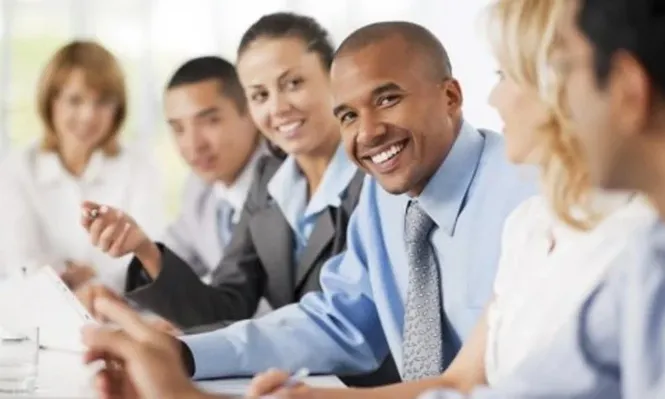 ¿Qué grado de felicidad conviene mostrar en el trabajo?