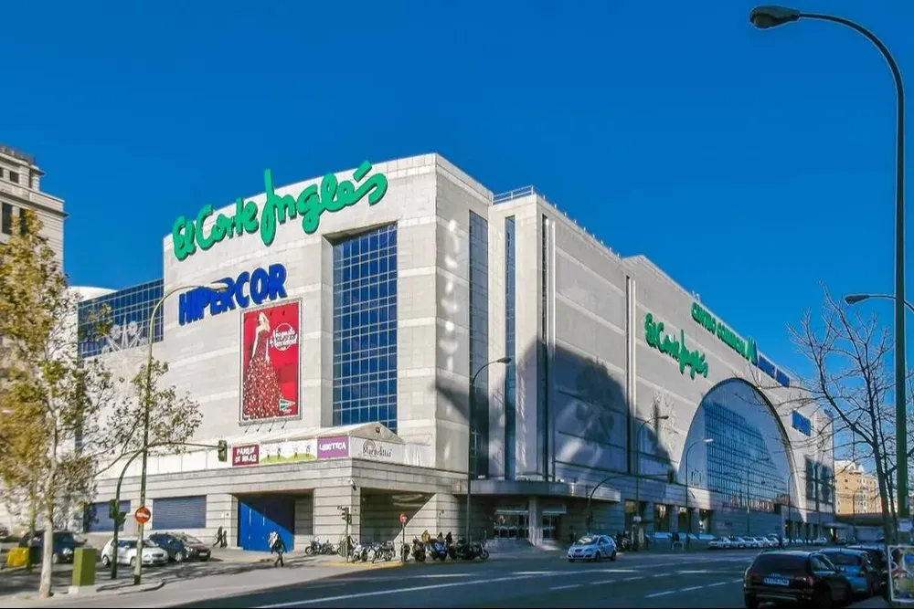Edificio de El Corte Inglés Méndez Álvaro en el distrito de Arganzuela