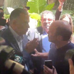 Nacho Álvarez interceptó a Orsi a la salida de una conferencia y el candidato lo esquivó: No sos tan importante