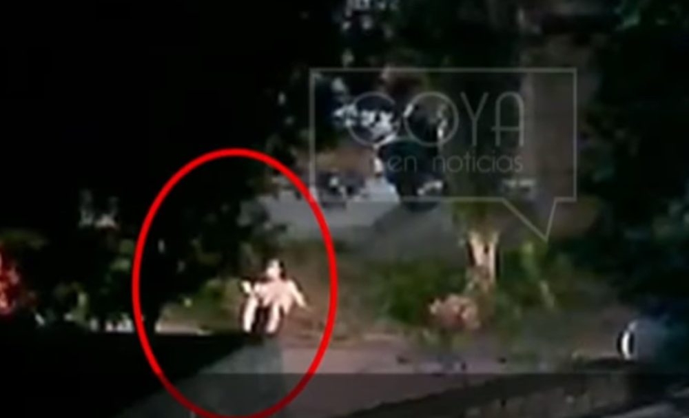 La imagen muestra al joven antes de su fallecimiento tras ser embestido varias veces por policías.