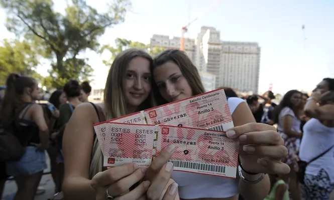 Calor, fanatismo y Oscar Andrade: la espera para ver a Ed Sheeran