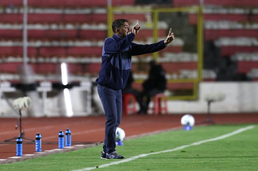Álvaro Chino Recoba en su debut como DT del Deportivo Táchira por la Copa Libertadores, contra The Strongest