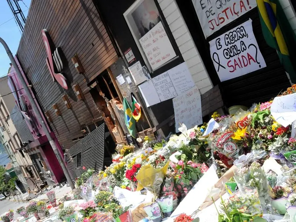 En este santuario improvisado en la puerta de Kiss se realizan protestas diarias pidiendo justicia