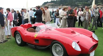 Los italianos se despiden de los Ferrari conforme desaparece la dolce vita