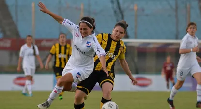 Juliana Castro en el último clásico en el Centenario