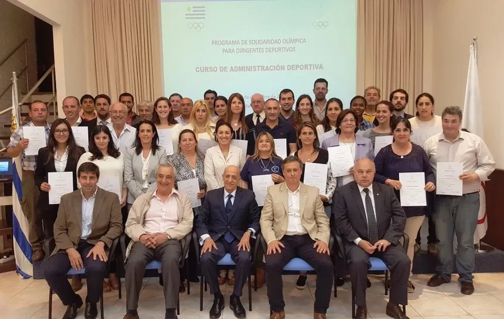 Los participantes junto a las autoridades del COU y Directores del Curso