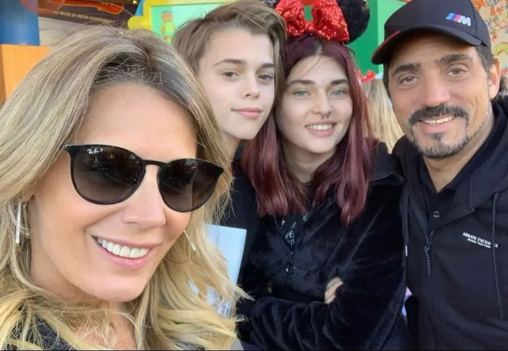 Rocío Marengo, Eduardo Fort y sus sobrinos Felipe y Marta, hijos de Ricardo