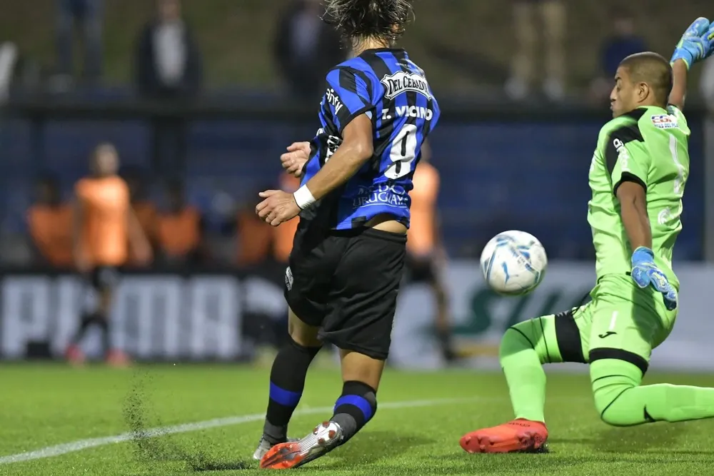 El sintético del Charrúa