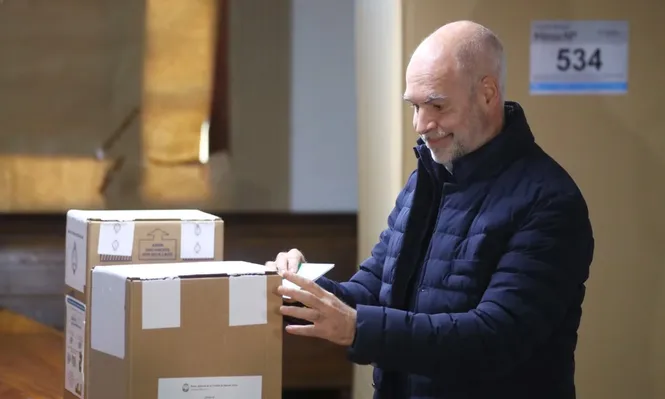 El precandidato presidencial Horacio Rodríguez Larreta votó en la Facultad de Derecho de la UBA