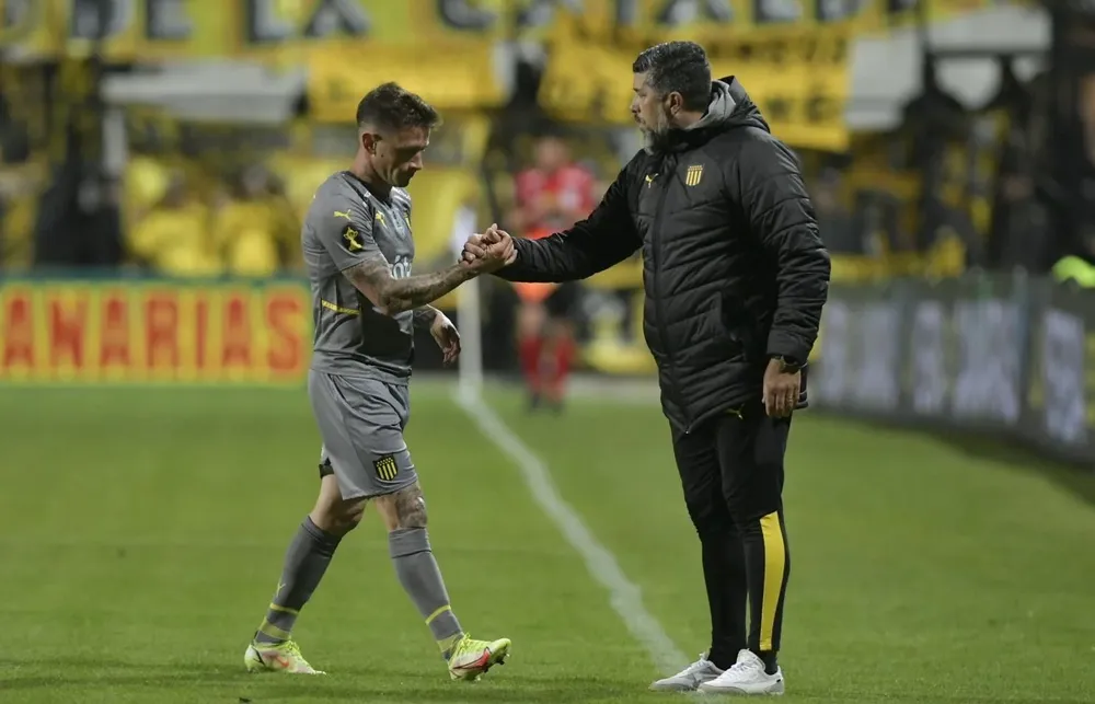 Brian Lozano, otro partido para el olvido