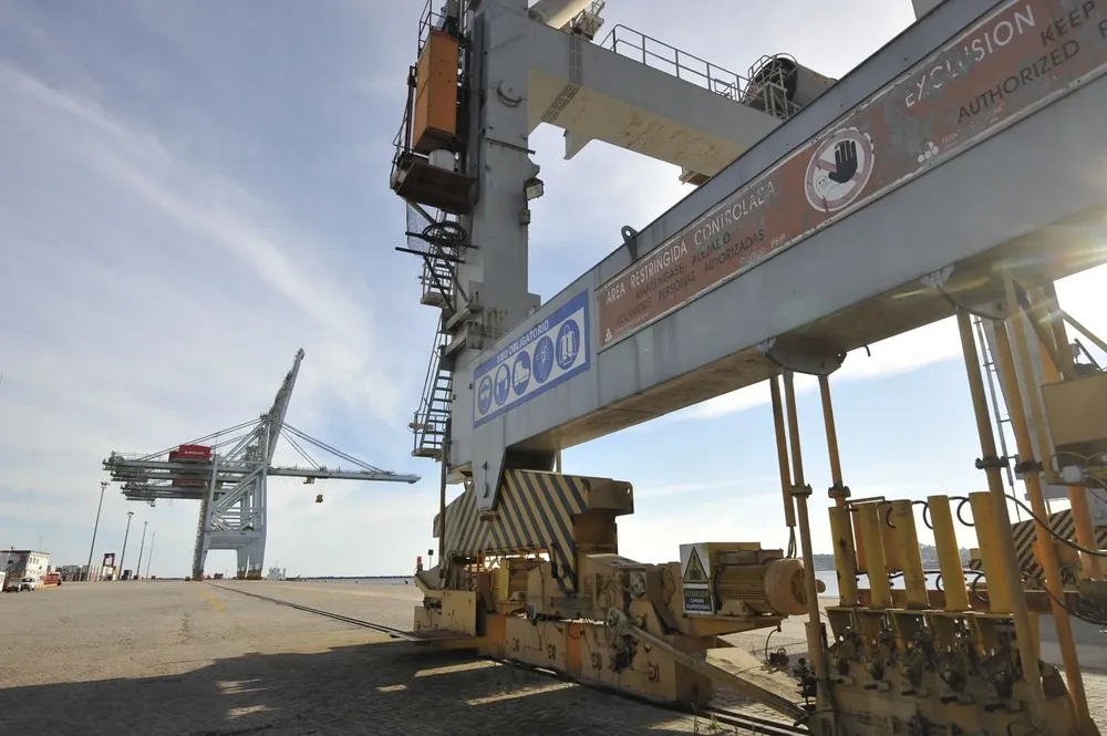 Puerto de Montevideo. Terminal Cuenca del Plata