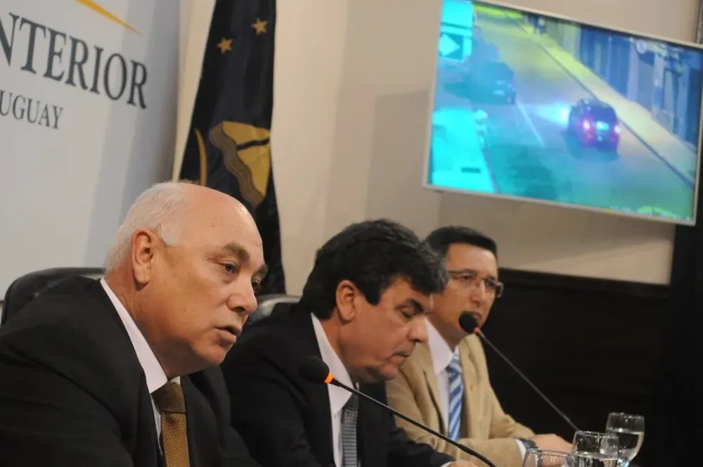 Ricardo Pérez, jefe de Policía de Montevideo; Mario Layera, director de la Policía Nacional; José Azambuya, director de Policía Científica
