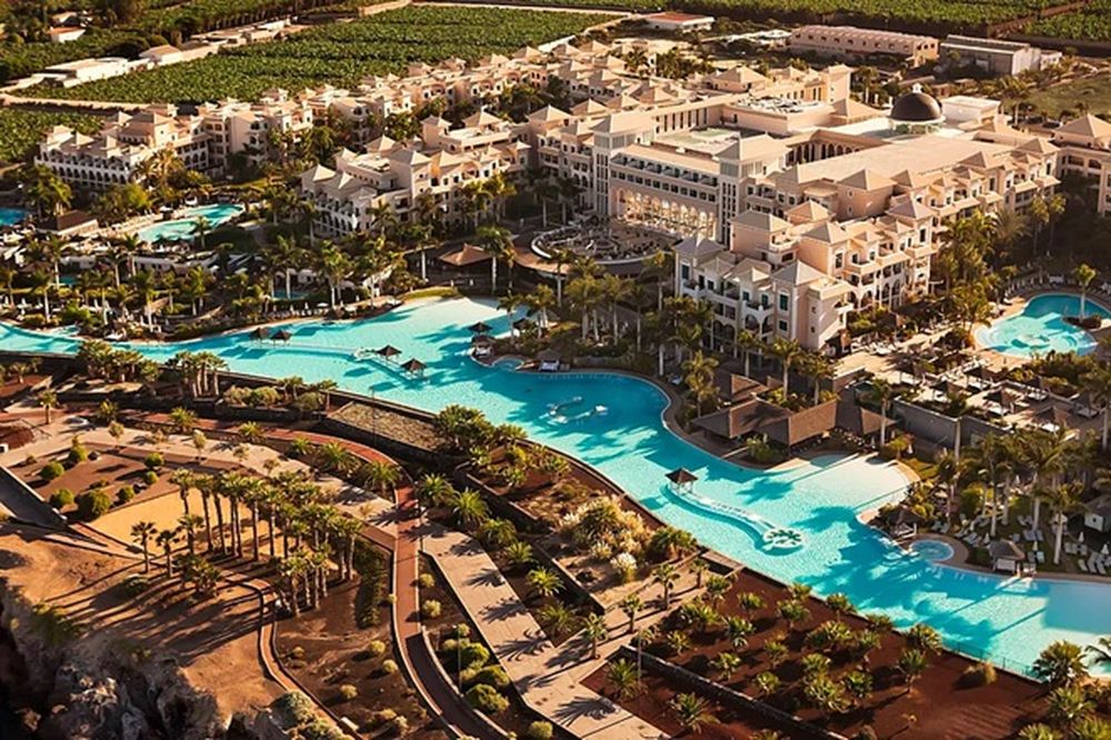 Gran Meliá Palacio de Isora está ubicado en Tenerife.
