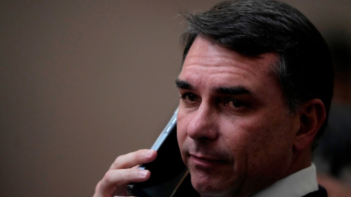 Flávio Bolsonaro, en el ojo de la tormenta: el escándalo que salpicó al senador brasileño y le dio ventaja electoral a Lula