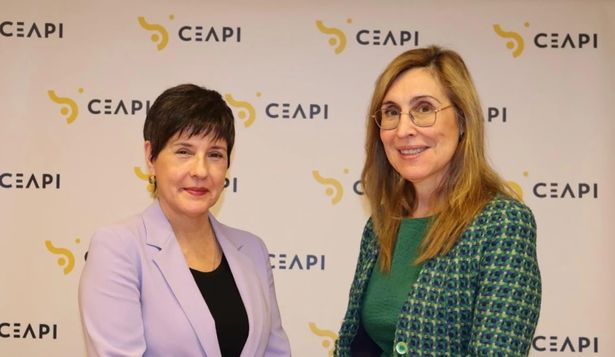 Núria Vilanova, presidenta de CEAPI, e Isabel Alvarez, catedrática de la Universidad Complutense.