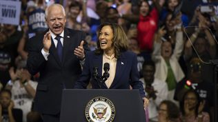 Tim Walz y Kamala Harris en el primer acto de campaña juntos en Philadelphia, el 6 de agosto