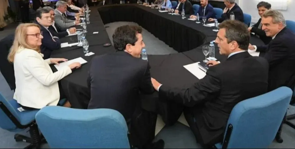 Massa con los gobernadores peronistas