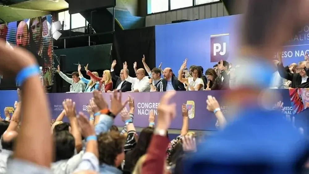 A mano alzada se aprobó la creación de una Comisión de Acción Política en el Congreso del PJ