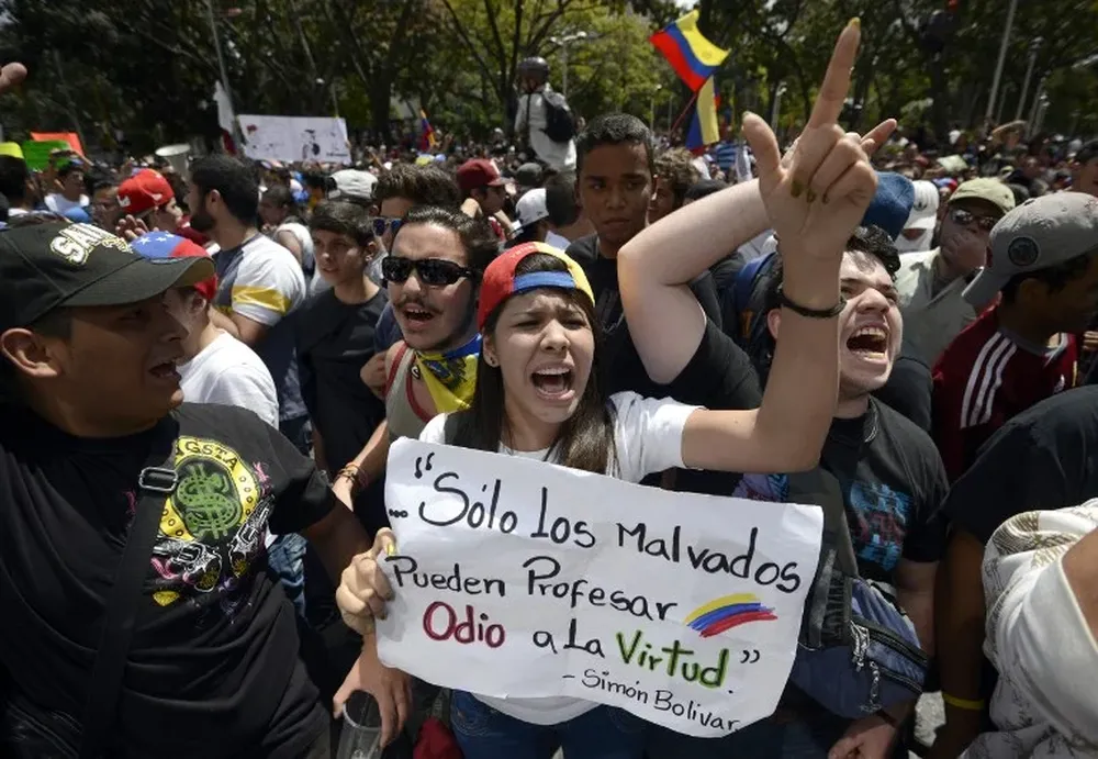 Masivas manifestaciones contra el gobierno desataron el caos en Venezuela