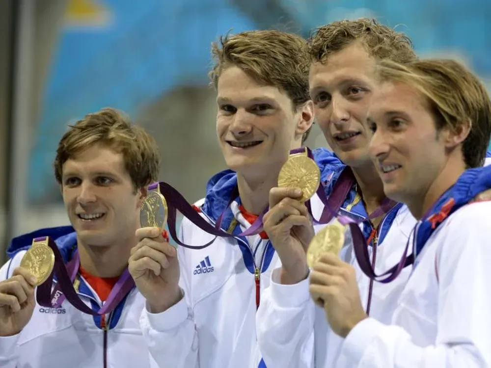 Festejan los galos. Clement Lefert, Yannick Agnel, Amaury Leveaux y Fabien Gilot