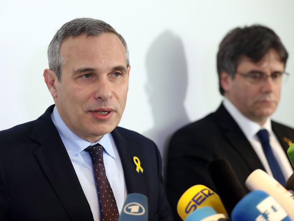 Josep Lluís Alay junto a Carles Puigdmont