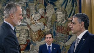 El Jefe de Gobierno de Buenos Aires, Jorge Macri, saluda al Rey Felipe VI de España, junto al Alcalde de Madrid, José Luis Martínez Almeida.&nbsp;