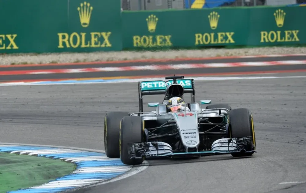 Lewis Hamilton, logró su cuarto triunfo sucesivo en la temporada