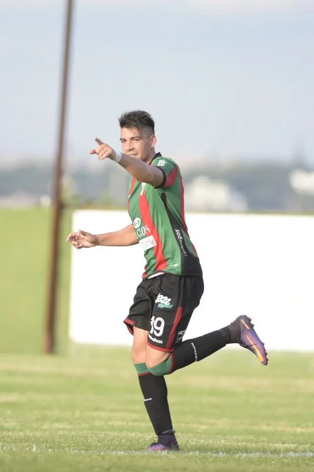 Alex Silva festeja su gol