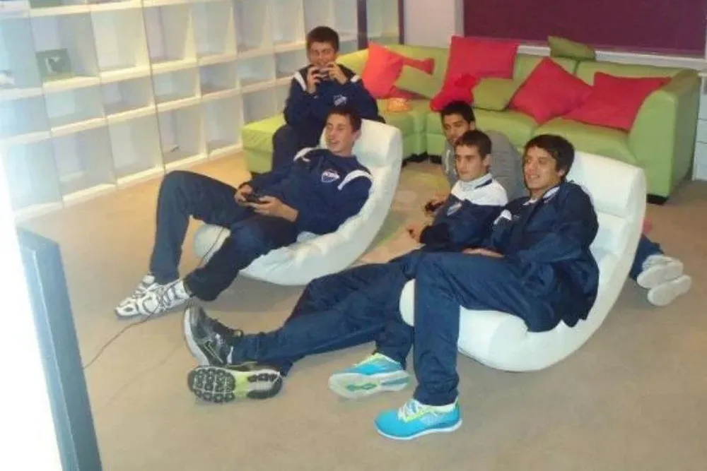 Leandro Otormín, Diego Baldi, Gastón Pereiro y Rodrigo Amaral, junto a Luis Suárez en Liverpool