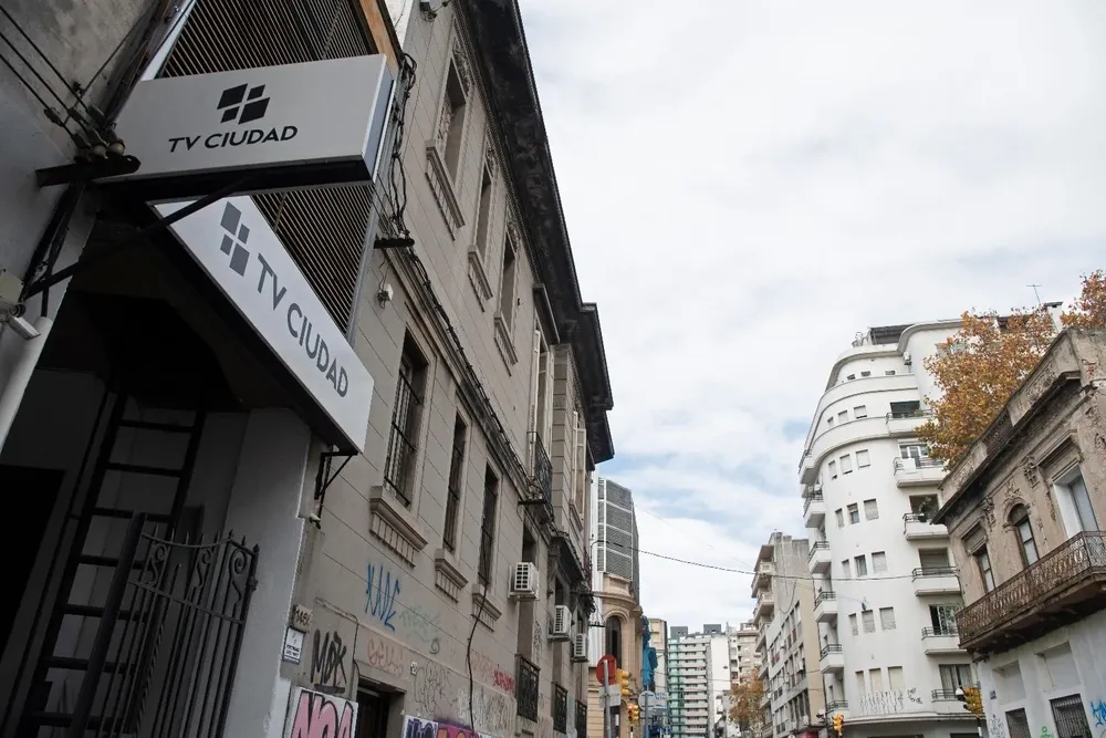 Sede de TV Ciudad sobre Barrios Amorín