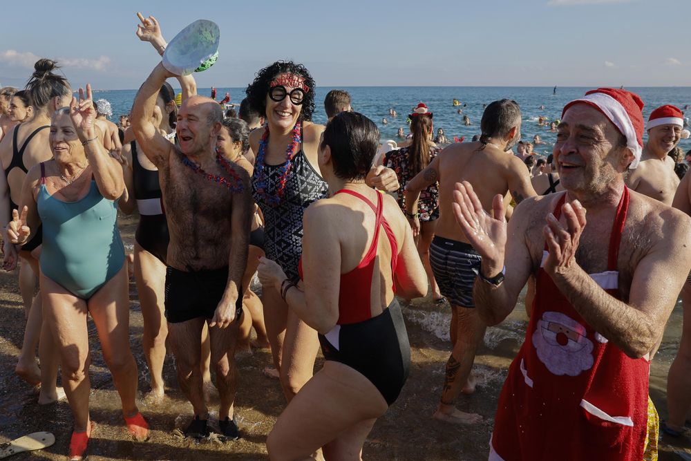 Baño solidario en Barcelona.
