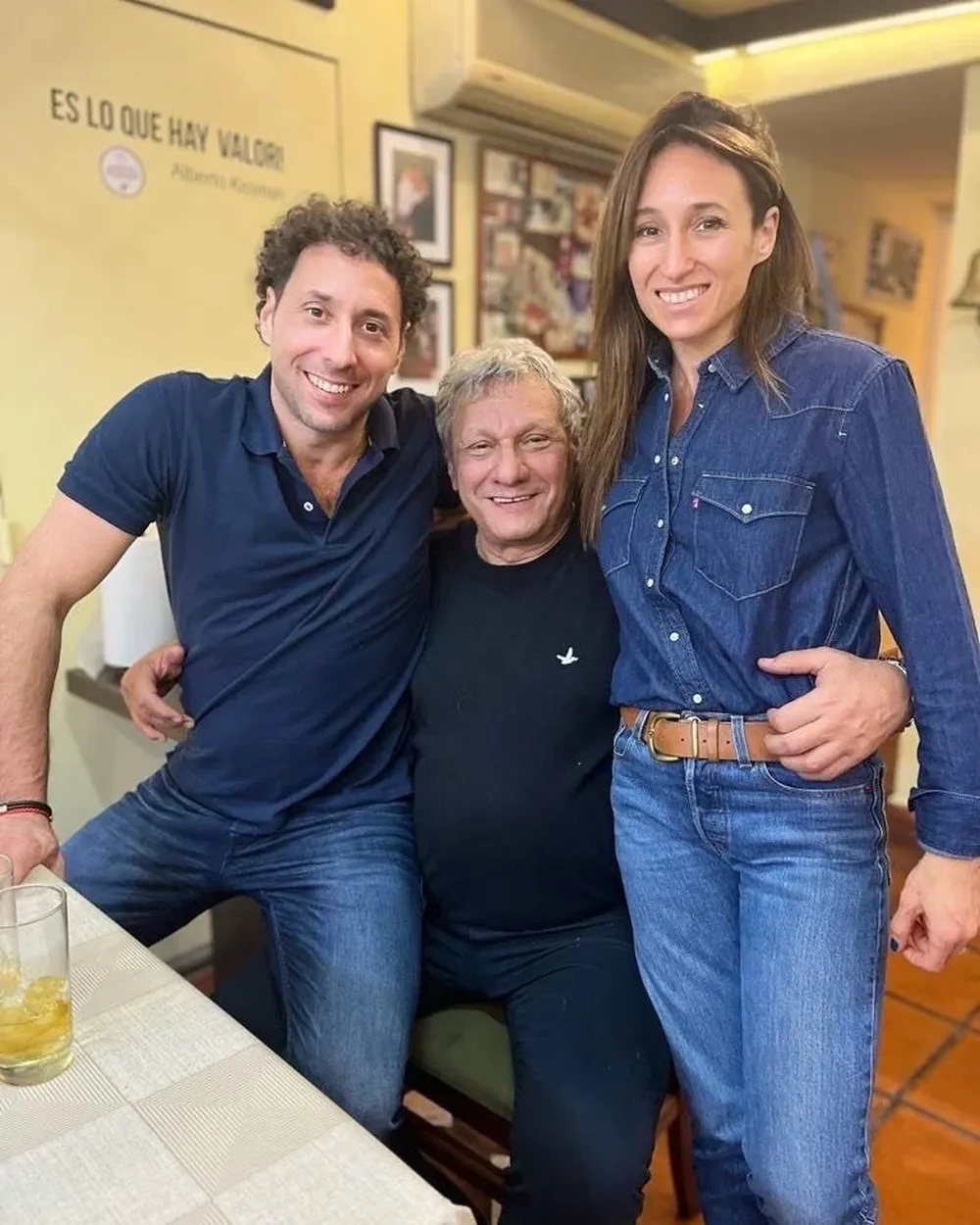 Alberto Kesman junto a sus hijos, Martín y Yanina
