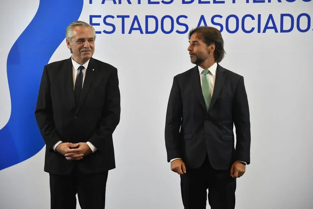 Alberto Fernández y Luis Lacalle Pou en la cumbre del Mercosur de diciembre de 2022