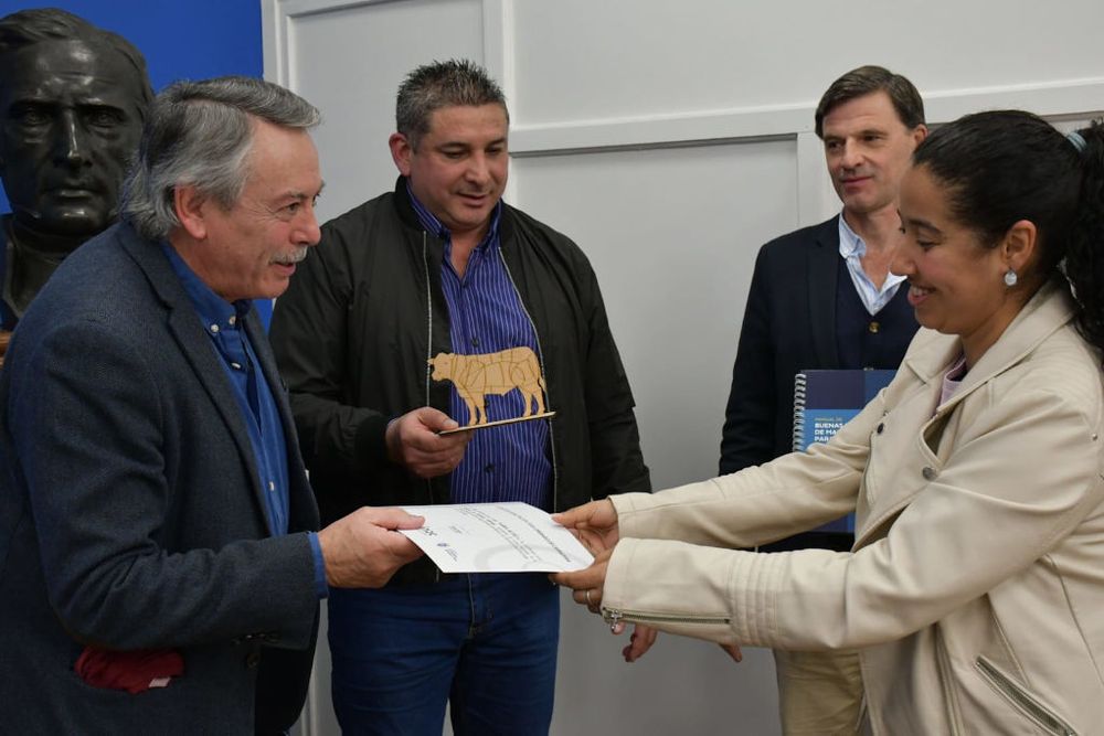 INAC: entrega de diplomas en Cerro Largo.