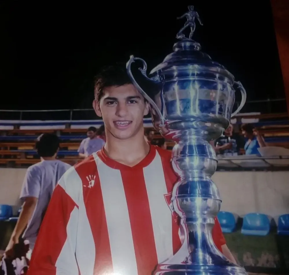 Mathías Laborda con la camiseta de Anglo de Fray Bentos
