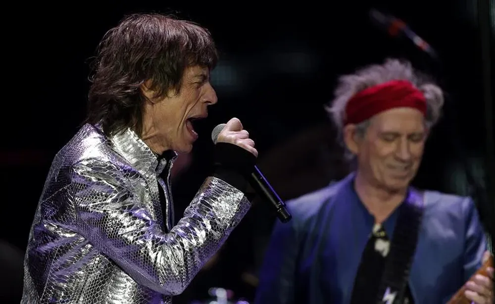 Inglaterra- El vocalista de The Rolling Stones, Mick Jagger y el guitarrista Keith Richards en concierto