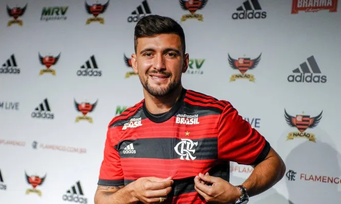 El uruguayo Giorgian De Arrascaeta fue presentado como nuevo jugador de Flamengo