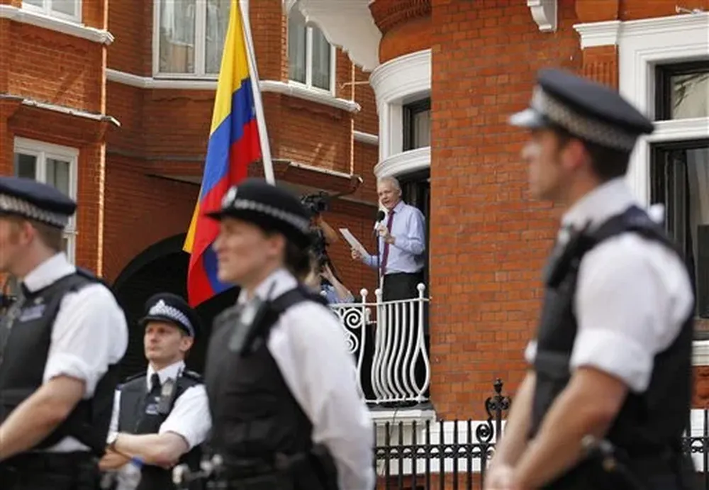 Assange durante su última aparición pública, el 19 de agosto.