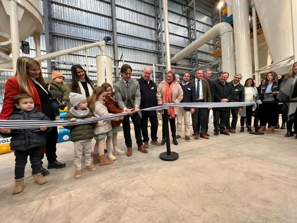 Lacalle cortó la cinta