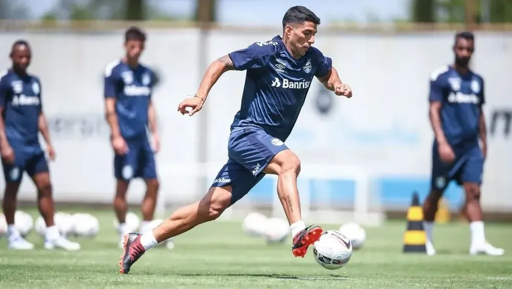 Luis Suárez entrenando en Gremio
