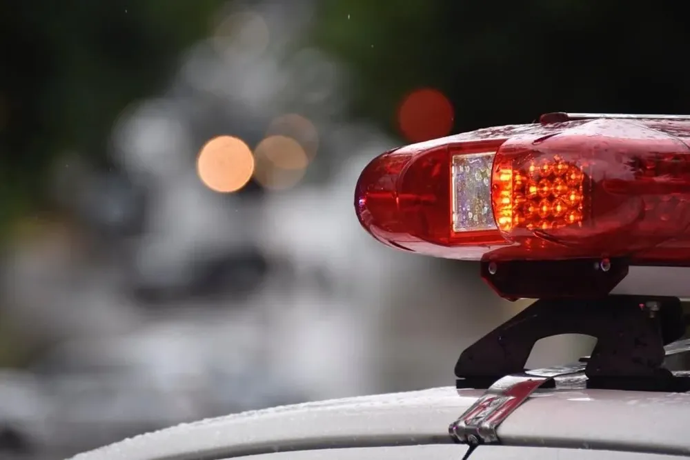 El auto huyó y el móvil policial lo persiguió durante varias cuadras