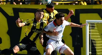 Peñarol y Nacional, clásico del fútbol uruguayo. Archivo