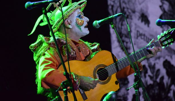 Carnaval: Eduardo Pitufo Lombrado, director escénico de Falta y Resto, vuelve este miércoles 25 al Teatro de Verano para la tercera actuación de la murga de las cuatro estaciones.