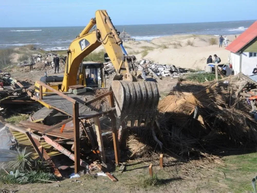 Demoliciones en Punta del Diablo