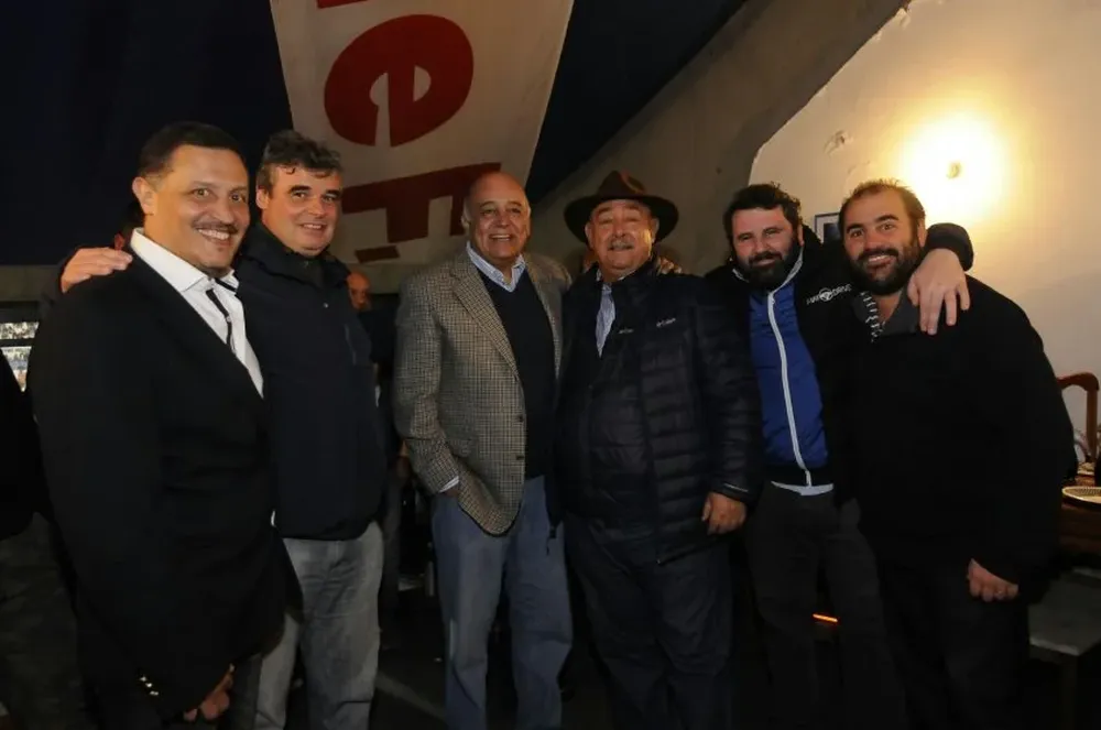 Morgan Mart&iacute;nez y Ra&uacute;l Giuria, en el centro de la imagen